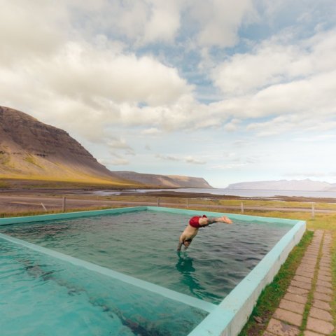 reykjafjordur-pool_x-large3449x4800.jpg