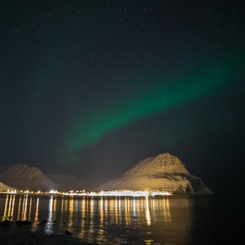 bolungarvik-northern-lights-02_x-large3694x2078.jpg